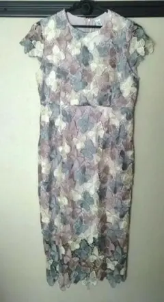 高級感ある蝶柄 レース 膝丈ワンピース