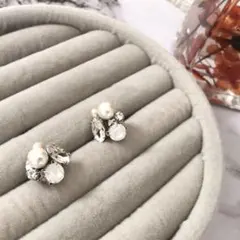 イヤリング　ビジュー　シルバー　パール　ネジ式　キラキラ　デート　お出かけ