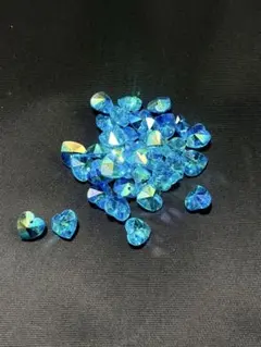 【大容量 鮮やかな青色のオーロラ ハート クリスタル ガラスパーツ 約100g】