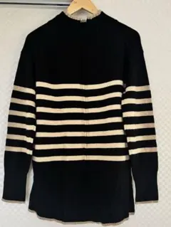 【INDIV】カシミア混の柔らかハイネックニット 黒×ベージュのボーダー 38