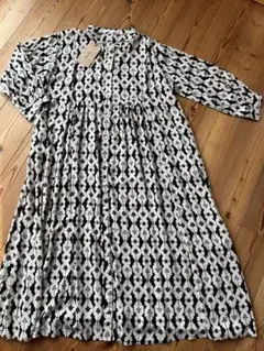 新品　Sandy 花柄 長袖 Aラインワンピース 新作