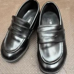 黒のローファー風フォーマルシューズ