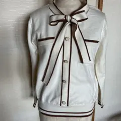 難あり。リボン付きホワイト薄手ニットセーター