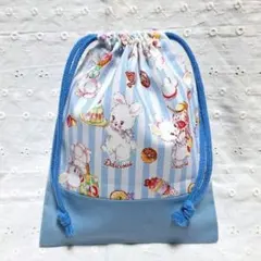 ハンドメイド、うさぎ、スイーツ柄の給食袋、巾着袋、コップ入れ、水色