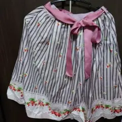 アクシーズファム イチゴストライプ柄スカート