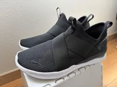 Puma ブラック スリッポンスニーカー