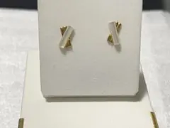 K18ゴールドホワイトスタッドピアス