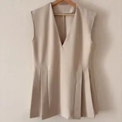 【新品未使用】　オフムス　カットジョーゼット Vネックベスト　ベージュ