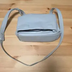 ライトグレー 合成皮革 ショルダーバッグ