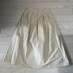 GU アイボリーフレアプリーツスカート