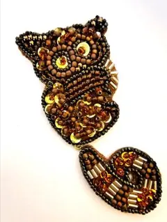 ビーズ刺繍ブローチ