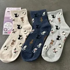 《新品》猫柄ソックス 3足組 22〜24cm ゆったりソックス　ネコ