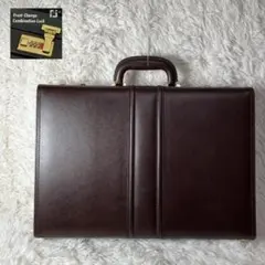 極美品 レザー アタッシュケース ダイヤルロック ブリーフケース ビジネスバッグのサムネイル