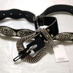 美品メタルバックル装飾の黒ベルト　タグ付き