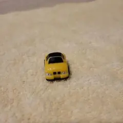 黄色いスポーツカー風ミニカーのサムネイル