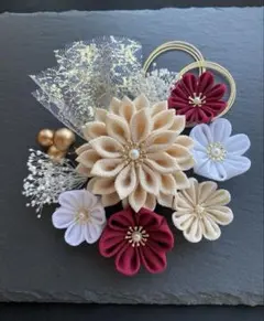 No.26 つまみ細工 髪飾り 白 ベージュ 深紅