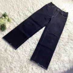 美品 アーヴェヴェ a.v.v カットオフ デニムパンツ インディゴブルー Mのサムネイル