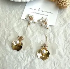 ウェディング パール×花びら 揺れる ロング ピアス/イヤリング