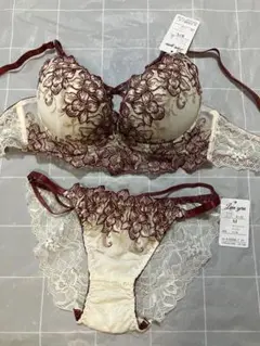 B75M 花柄刺繍×レースのブラ＆ショーツセット　ホワイト