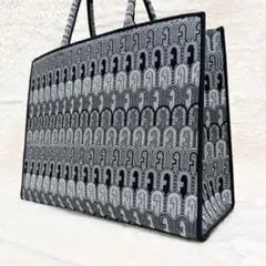 【本日限定】新品未使用　フルラ　オポチュニティ　M フルラ』の新作バッグ5種類一気見せ！ オンオフ使えすぎる