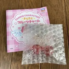サンリオキャラクターズ　きらきらフルーツチャーム　キティ　大粒さくらんぼ