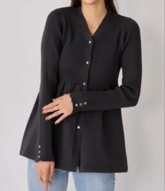 alotta スミクロ ペプラムＶネックカーディガン