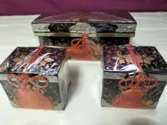 ひな祭り　雛飾り　少し古い木製雛道具「葛籠（つづら)３点」金彩三ツ葉盛上　未開封
