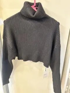 新品　GRL 黒タートルネックセーター　ショート丈　インナー次第で便利　Ｆサイズ