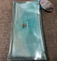 グリッドパターンの透明筆箱