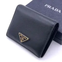 プラダ サフィアーノ 2つ折り財布 トライアングル金具 ブラック レザー