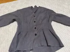 Vネックトップス