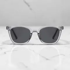 クリアフレーム サングラス ブラックレンズ ウェリントン