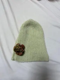 花飾り付きニット帽