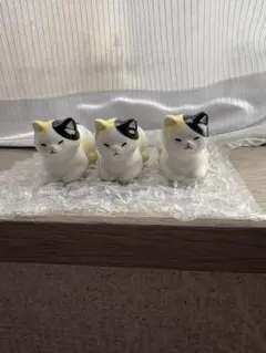 値引き　日本猫の箸置き陶器　３匹