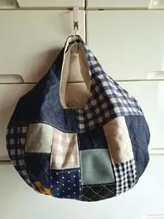 ネイビー系チエックパッチワーク　ころりん丸底グラニーバッグ　ハンドメイド