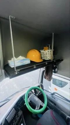 UD クオン ハイルーフ 棚 イレクターパイプ 運転席 内装品 - メルカリ