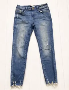 ZARA ダメージデニム 切りっぱなしデザインのサムネイル