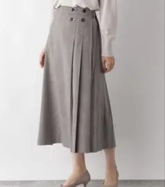 新品未着用　ロング丈タックスカート　定価6,050円