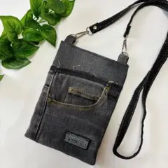 ショルダーバッグ　デニムリメイク　サコッシュ　ハンドメイド　スマホポーチ　斜掛け