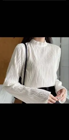 SHEIN DAZY アイボリー フリルネック キーホールバックTシャツ