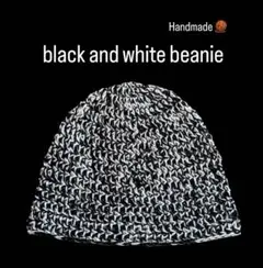 黒と白のニットビーニー帽