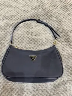 GUESS ブラックナイロンハンドバッグのサムネイル