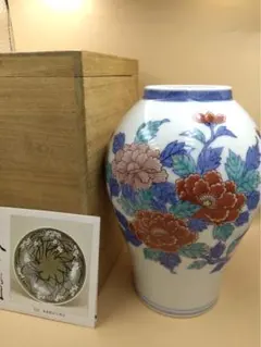 極美品】人間国宝 十四代柿右衛門 濁手 バッカツ文瓶 サルトリイバラ