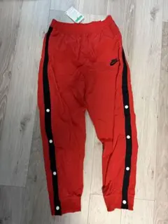 新品　Nike サイドボタン付　ナイロンレッドパンツ　バスケ
