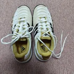 アディダススニーカー