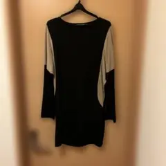 黒とベージュのロングTシャツ