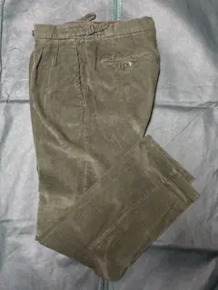 Germano 46 オリーブ 2プリーツ ベルトレス コーデュロイ BEAMS