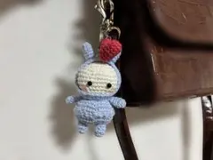 あみぐるみ青うさぎキーホルダー