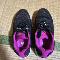 Under Armour Charged スニーカー ブラック/ピンク