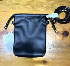 黒 小ぶりのショルダーバッグ